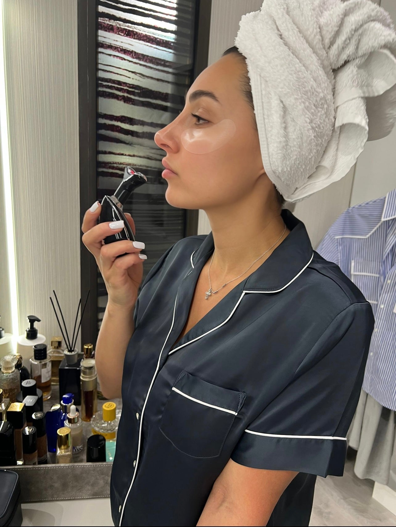 Dispositivo Definidor Facial AlmaSkin™ con Tecnología LED