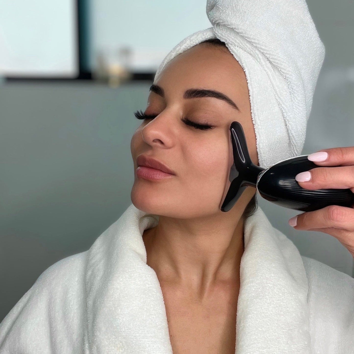 Dispositivo Definidor Facial AlmaSkin™ con Tecnología LED